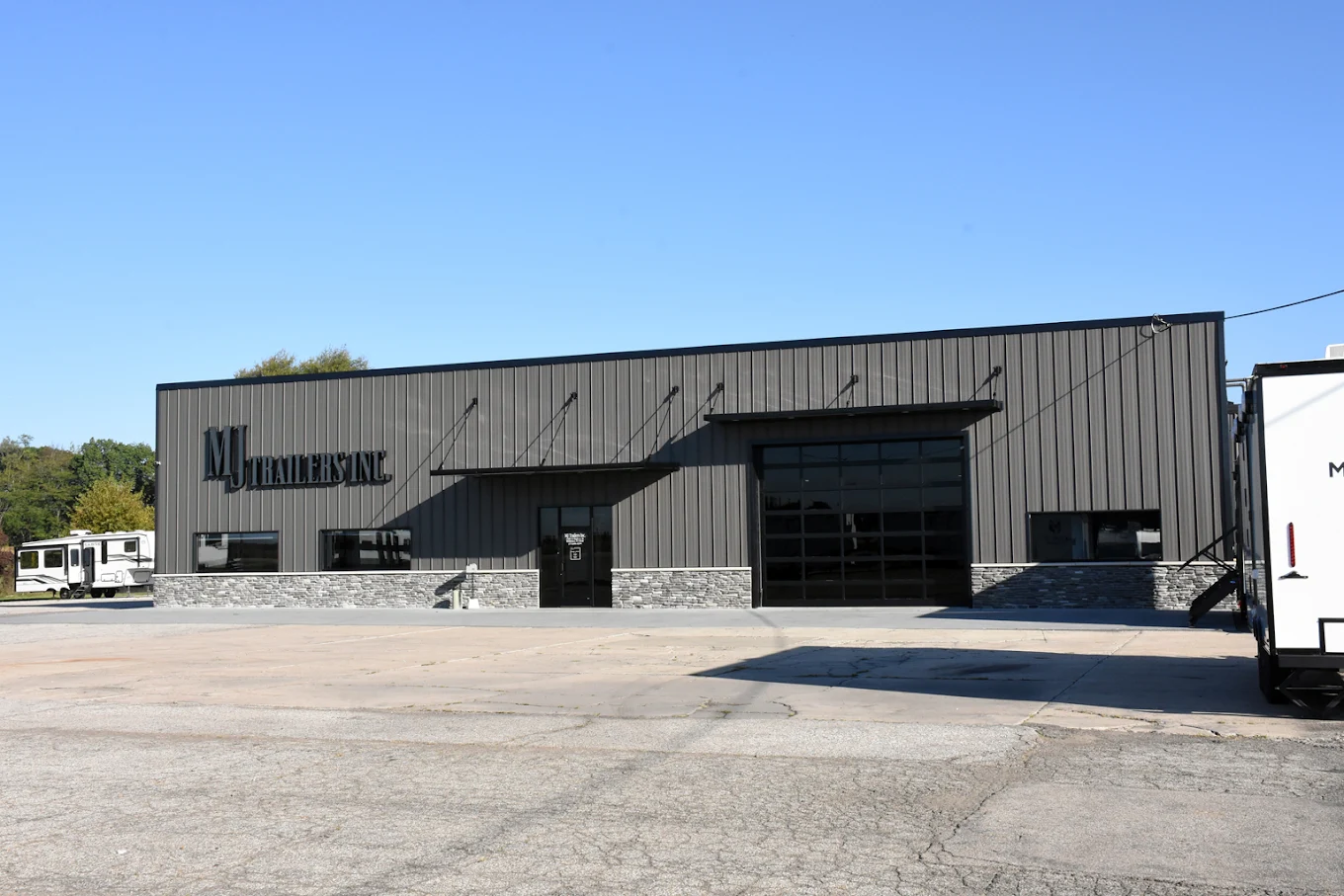 MJ Trailers Inc facility exterior